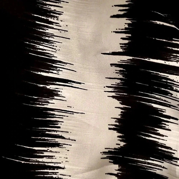 Kenneth Cole Reaction black & white horizontal striped mini skirt Size Medium - Picture 4 of 5